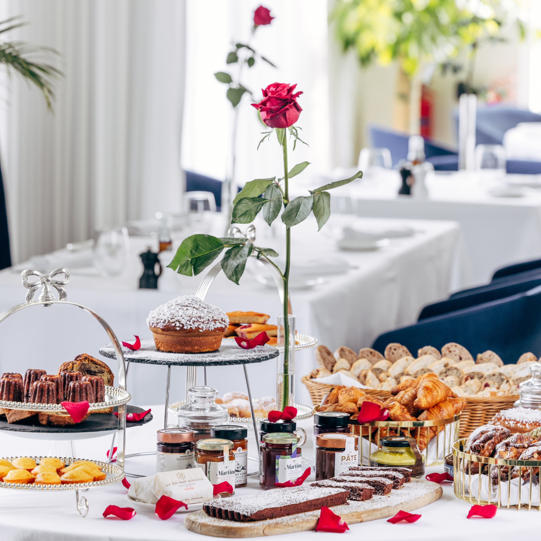 BREAKFAST À LA FRANÇAISE